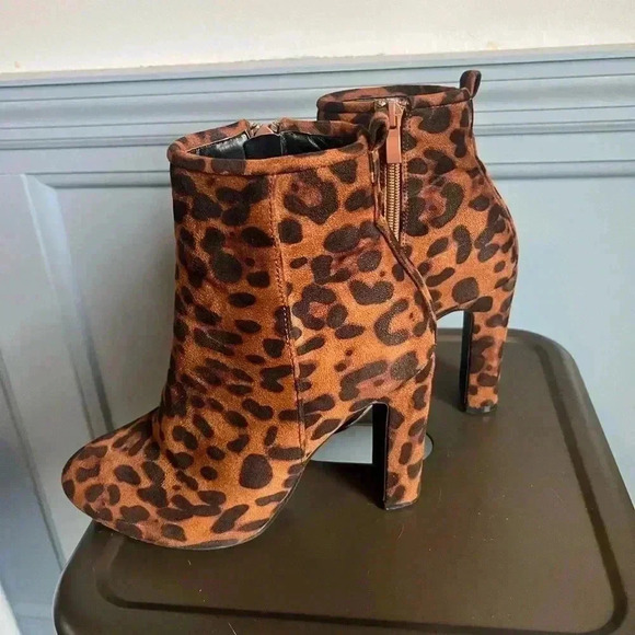 Awden Shoes - Leopard Print Suede Platform Heel
Booties